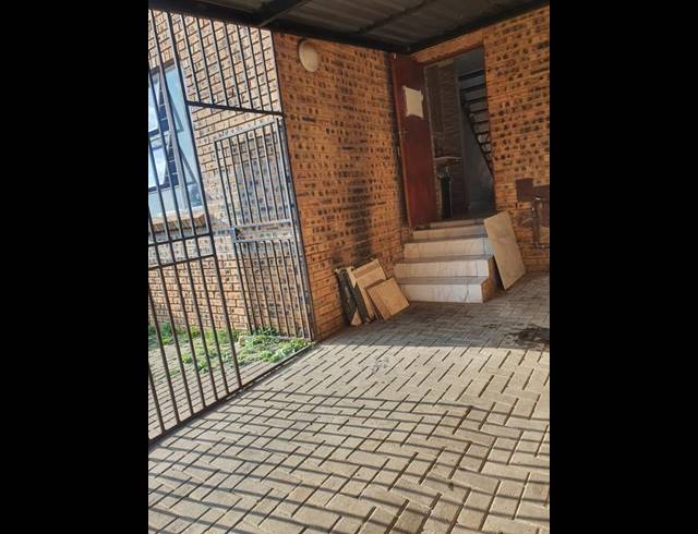 2 BEDROOM TOWNHOUSE FOR SALE IN HONEY PARK